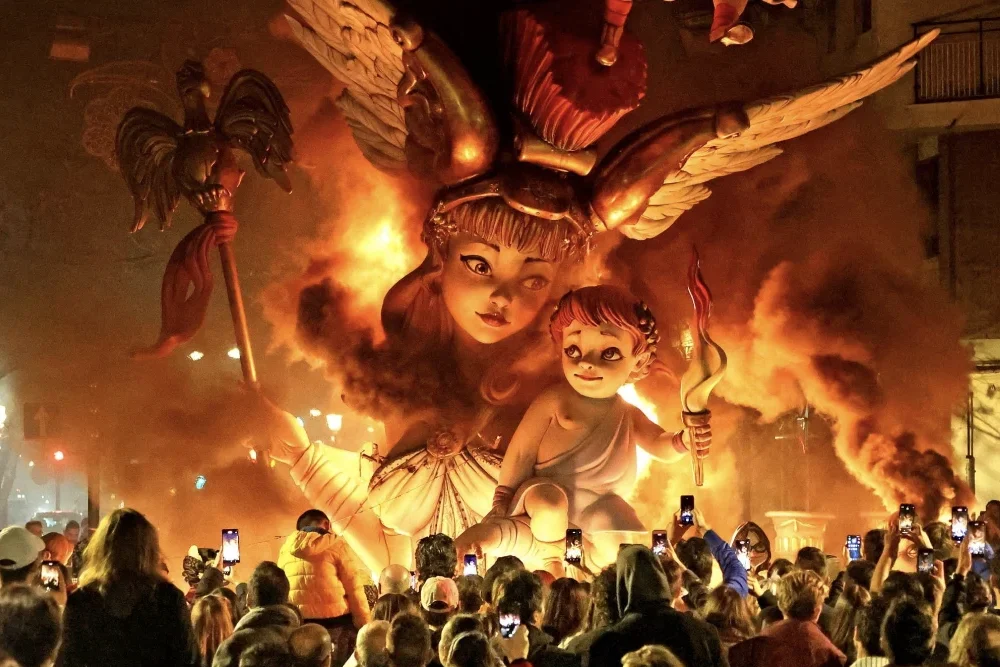 Las Fallas de Valencia, Фальяс, фестиваль огня в Валенсии, фестиваль фигур из папье-маше в Валенсии, фестиваль Фальяс, Лас Фальяс, фестиваль вогню у Валенсії, фестиваль фігур із пап'є-маше у Валенсії, фестиваль Фальяс, Лас Фальяс, Fallas, the fire festival in Valencia, Valencia paper mache festival, the Fallas festival, Las Fallas, La Crema