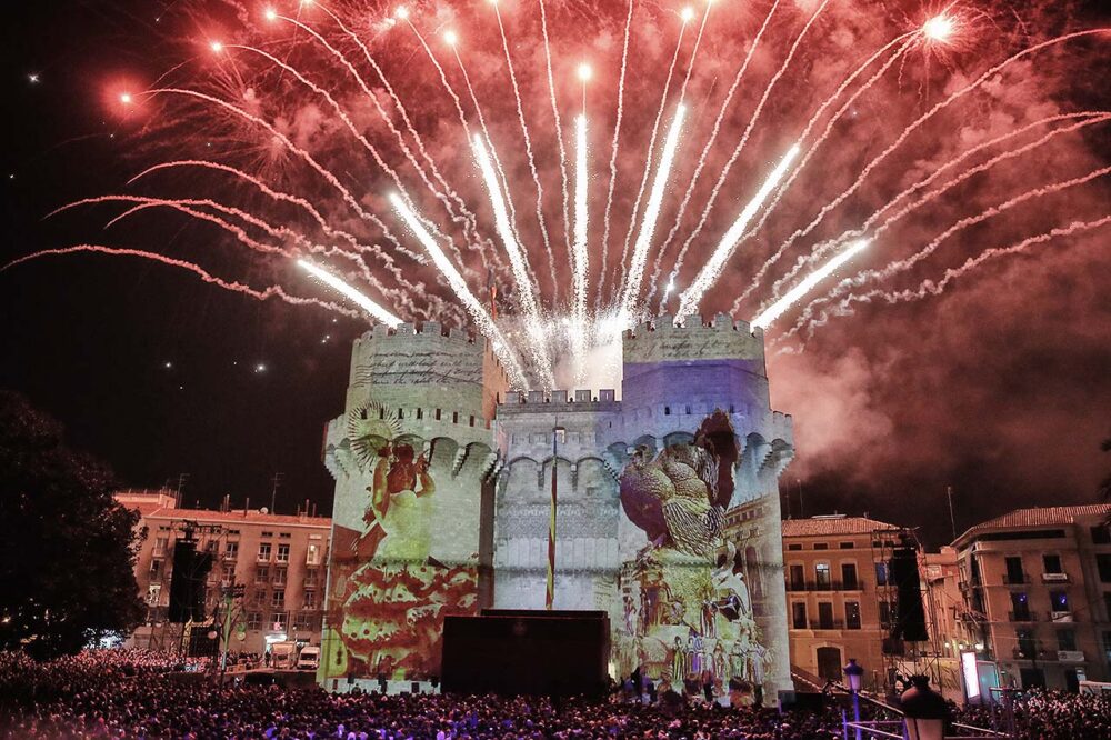 Las Fallas de Valencia, Фальяс, фестиваль огня в Валенсии, фестиваль фигур из папье-маше в Валенсии, фестиваль Фальяс, Лас Фальяс, фестиваль вогню у Валенсії, фестиваль фігур із пап'є-маше у Валенсії, фестиваль Фальяс, Лас Фальяс, Fallas, the fire festival in Valencia, Valencia paper mache festival, the Fallas festival, Las Fallas, La Crida