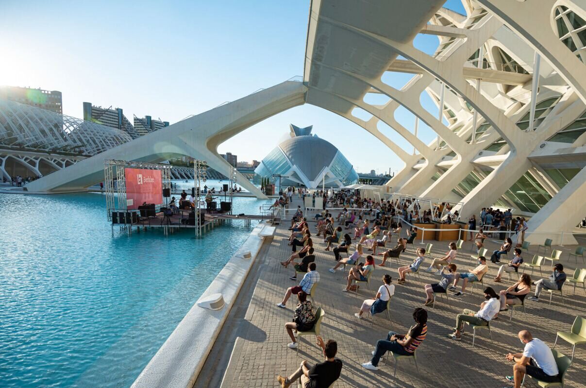 Berklee Valencia, Ciudad de las Artes y las Ciencias, Un Lago de Conciertos