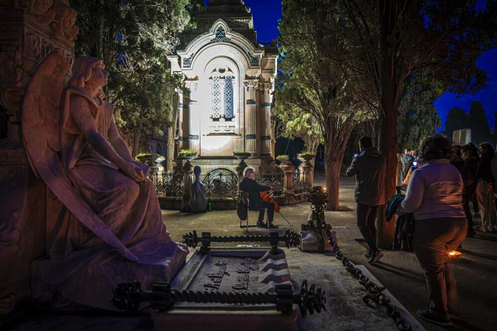 Cementerio de Montjuïc, visita nocturna al cementerio España, ночная экскурсия по кладбищу Испания, night tour of the cemetery Spain, nocna wycieczka po cmentarzu Hiszpania, Visite nocturne du cimetière Espagne, нічна екскурсія кладовищем Іспанія