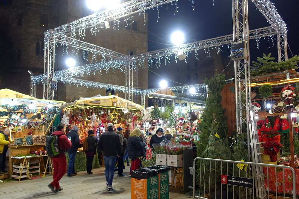 Ярмарка Санта-Люсия, Рождественская ярмарка в Барселоне, Santa Llúcia Fair, Christmas Market in Barcelona, Feria de Santa Llúcia, Mercado navideño en Barcelona, Marché de Santa Llúcia, Marché de Noël à Barcelone, Jarmark Świętej Łucji, Jarmark Bożonarodzeniowy w Barcelonie.